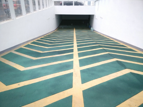 施工中環氧樹脂地坪涂裝存在的問題，新天地漆業幫你解答